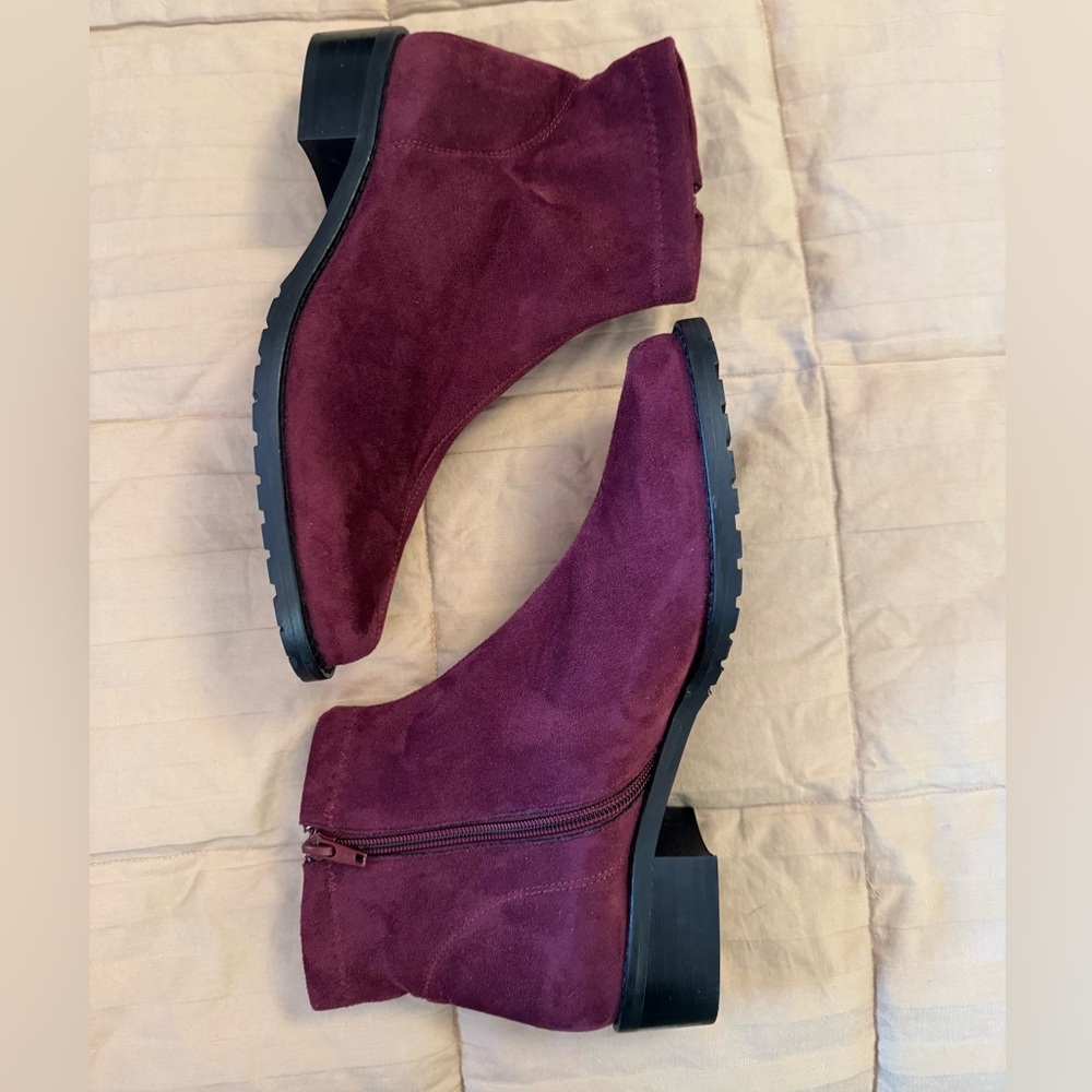 Chic Ron White Vegan Suede Burgundy/Merlot Ankle Boots 38.5/Size 8 NWOT